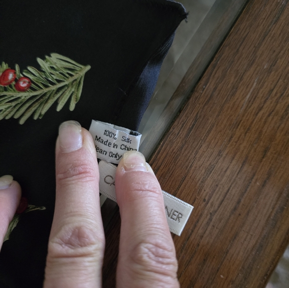 NEW without tags- Casual Corner 100% silk scarf - Picture 2 of 3